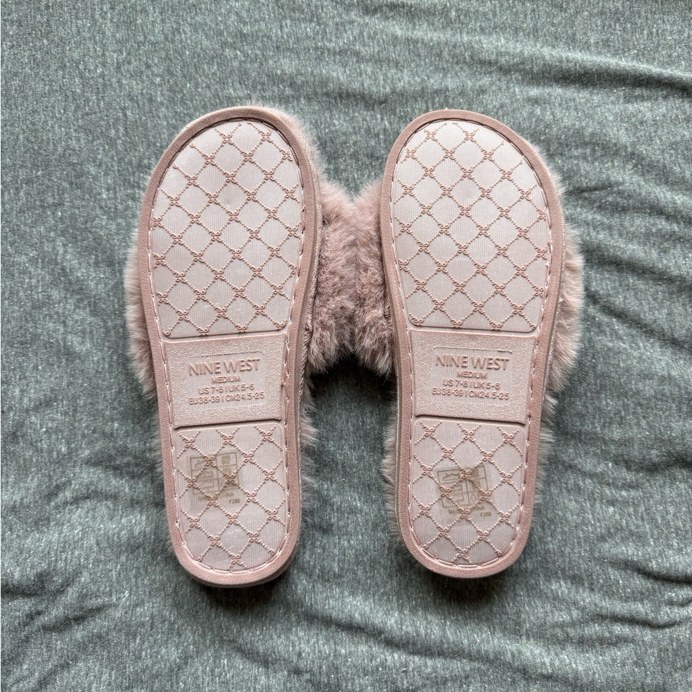 Cozy Women's Fluffy Slipper Slides *BRAND NEW* - Picture 2 of 3